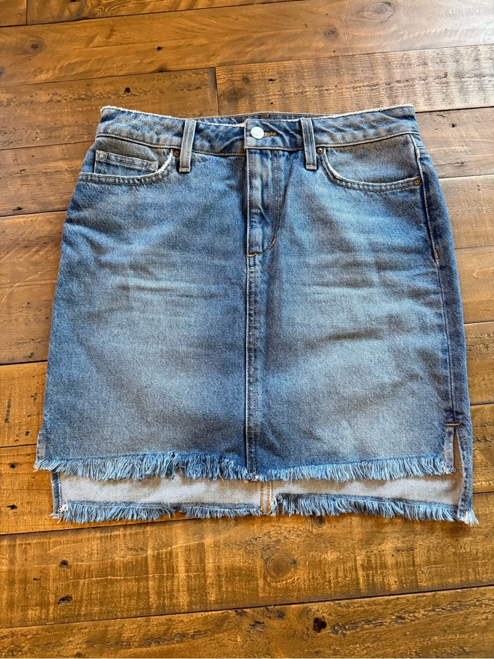 women’s Joes jeans denim skirt size 27
Excellent condition, no holes or stains